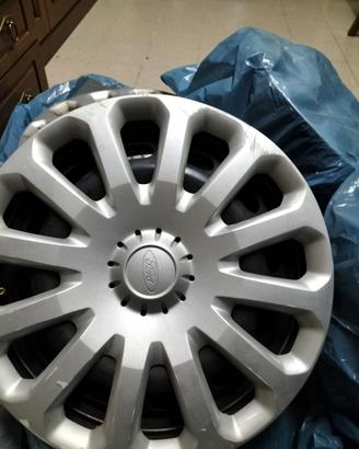 Cerchi in ferro e copricerchi Ford da 15'