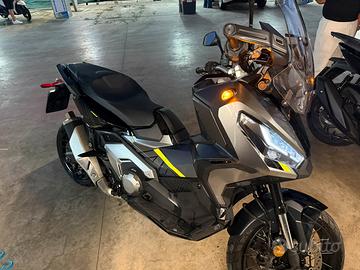 Xadv 750