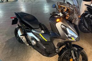 Xadv 750