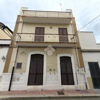 3 LOCALI A BARI