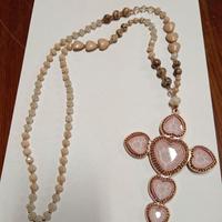 collana con croce rosa
