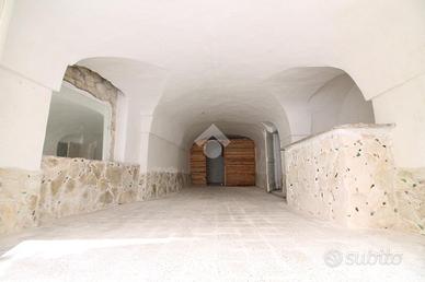 MULTILOCALE A OSTUNI