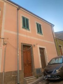 Casa indipendente in via Cavour 196