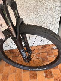 Ruote e forcella dirt bike pump track