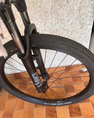 Ruote e forcella dirt bike pump track