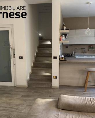 Casa indipendente di 300 m² con 5 locali e box aut