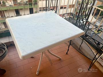 Tavolo quadrato per esterno