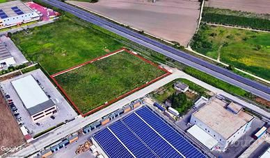 Immobile di 3500 m² con 4 locali a Gricignano di A