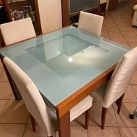 Tavolo allungabile con 4 sedie