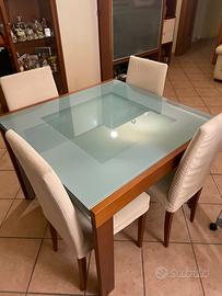 Tavolo allungabile con 4 sedie