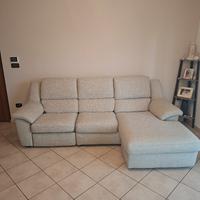 Divano 4 posti, in tessuto.