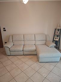 Divano 4 posti, in tessuto.