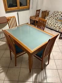 Arredamento sala da pranzo: Tavolo con sedie