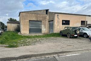 Locale Commerciale , utilizzabile come rimessa