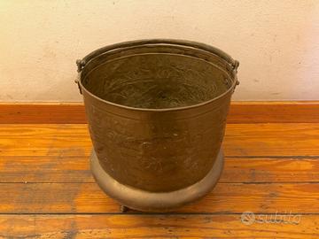 Antico contenitore portavaso