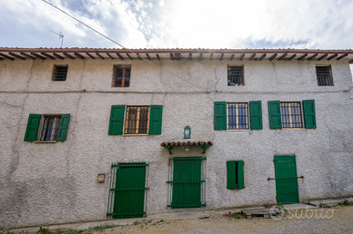 Terratetto di ampie metrature + Rustico/Stalla