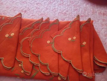 servizio da tavola vintage  ricamato a mano 