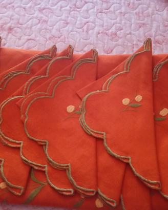 servizio da tavola vintage  ricamato a mano 