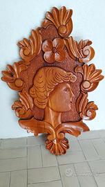 Scultura in legno fatta a mano