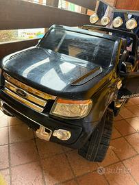 Ford ranger elettrico per bambini con caricabatter