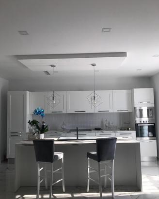Cucina, Tavolo sedie e mobile del bagno