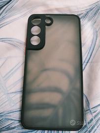 cover opaca con pulsanti rossi