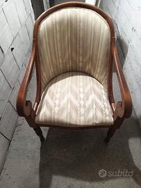 Poltrona in legno foderata