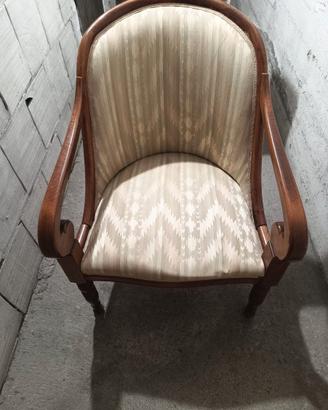 Poltrona in legno foderata