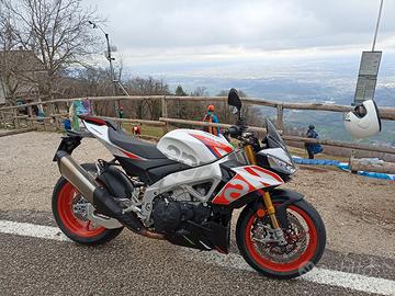 Aprilia tuono V4 factory 