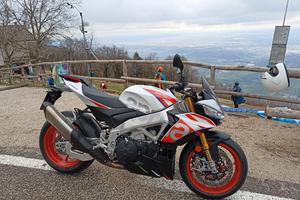 Aprilia tuono V4 factory 