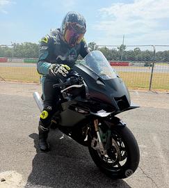 Yamaha r9