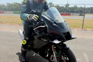 Yamaha r9