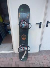 Tavola snowboard Burton Twin e attacchi Burton