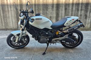 DUCATI MONSTER 696+