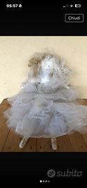 Bambola vintage in stoffa con abito da sposa