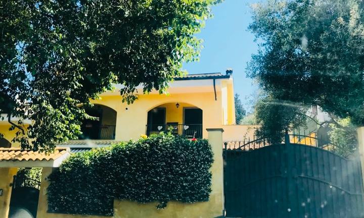 Villino angolare tre piani