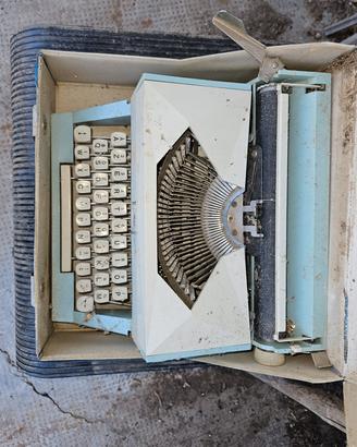 macchina da scrivere Alba vintage