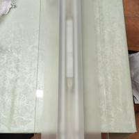 Lampadario in vetro con tubi a neon x cucina