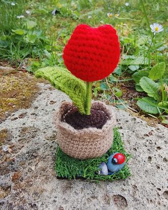 Tulipano in vasetto ad uncinetto.