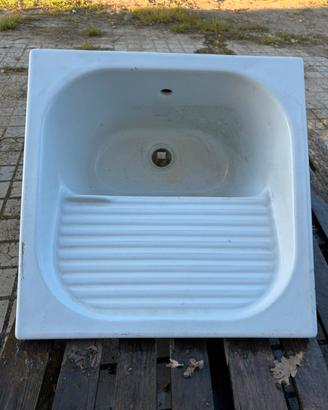 Lavatoio "Pilozzo" in Ceramica Bianca 60x60