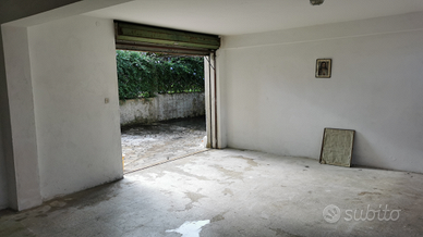 Ampio garage a Manziana