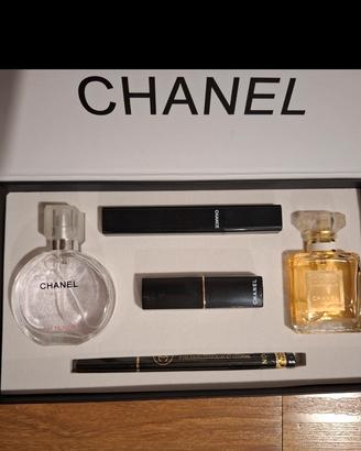 Ciglia, profumi e piastra