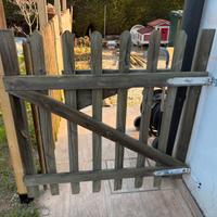 Recinto in legno e cancelletto