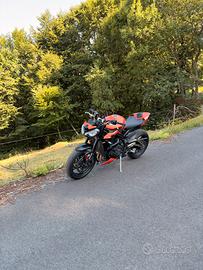Triumph Street Triple 765r A2