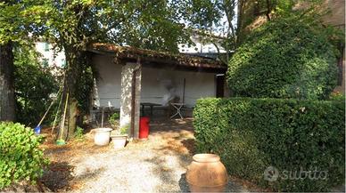 Villa di 460 m² con più di 5 locali e box auto a Q