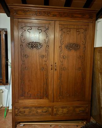 Armadio antico stile liberty inizio ‘900 in legno