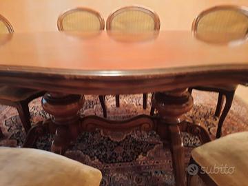 Tavolo ovale in legno