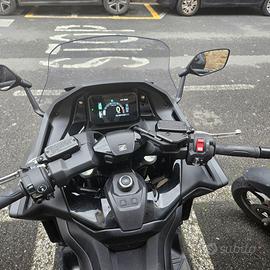 nuovissimo scooter Honda forza 750 2025