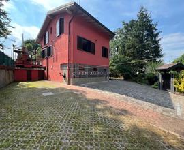 VILLA IN VIALE GRIGNA 35 A CAMPARADA