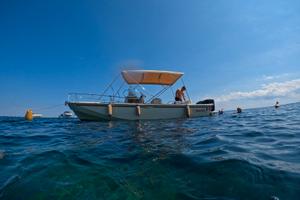 BOSTON WHALER 25 OUTRAGE